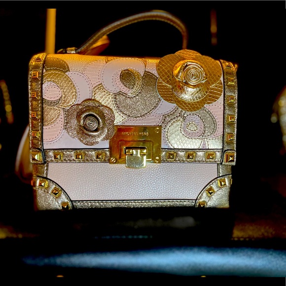 Pink with roses Michael Kors bag - Picture 1 of 3